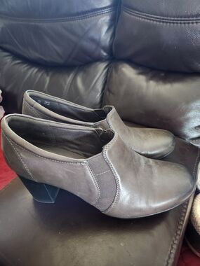 Clarks Gray Leather Low Block Heel Slip-On Pumps